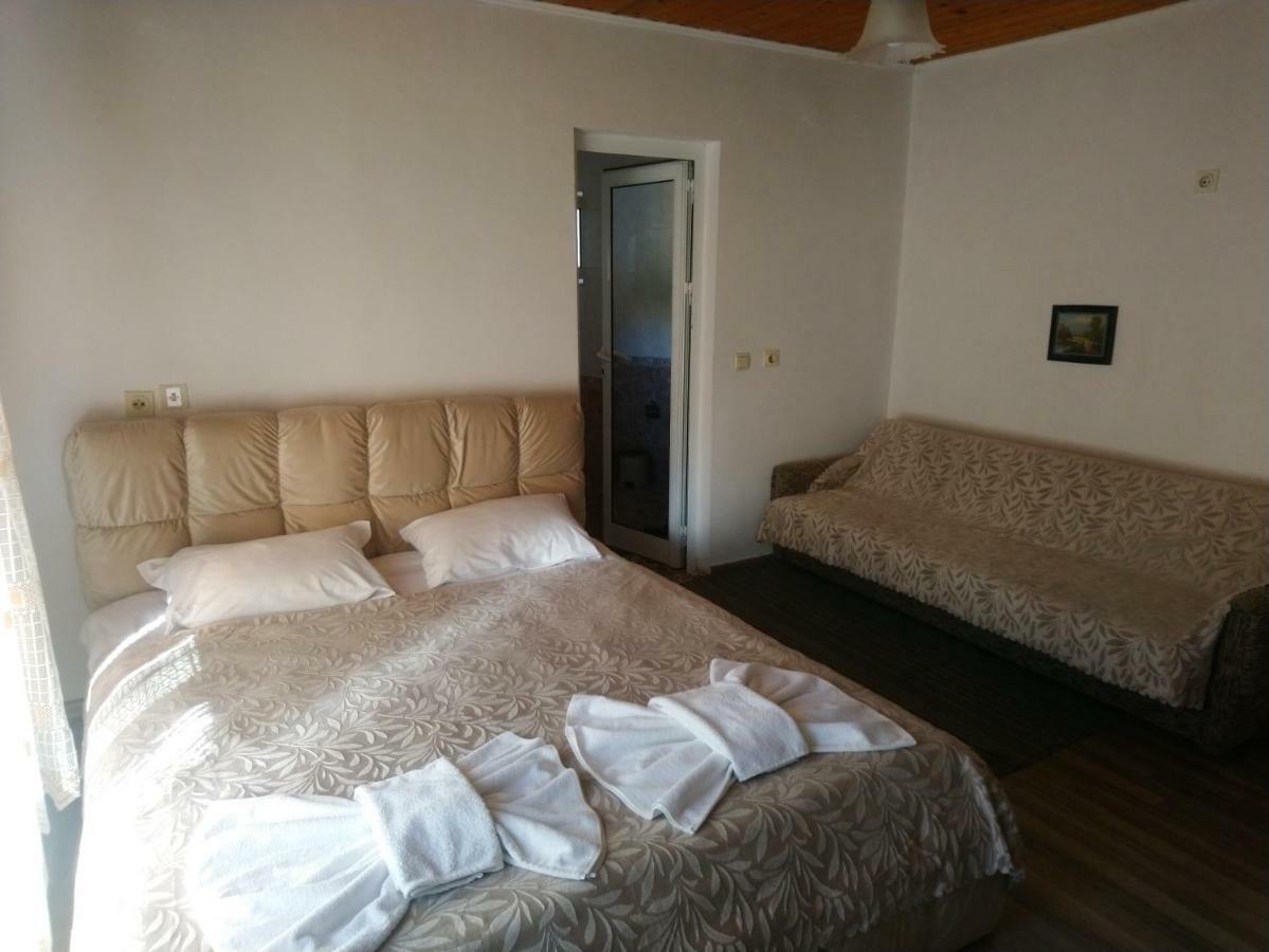 Guest House Emmy Trigrad Bagian luar foto