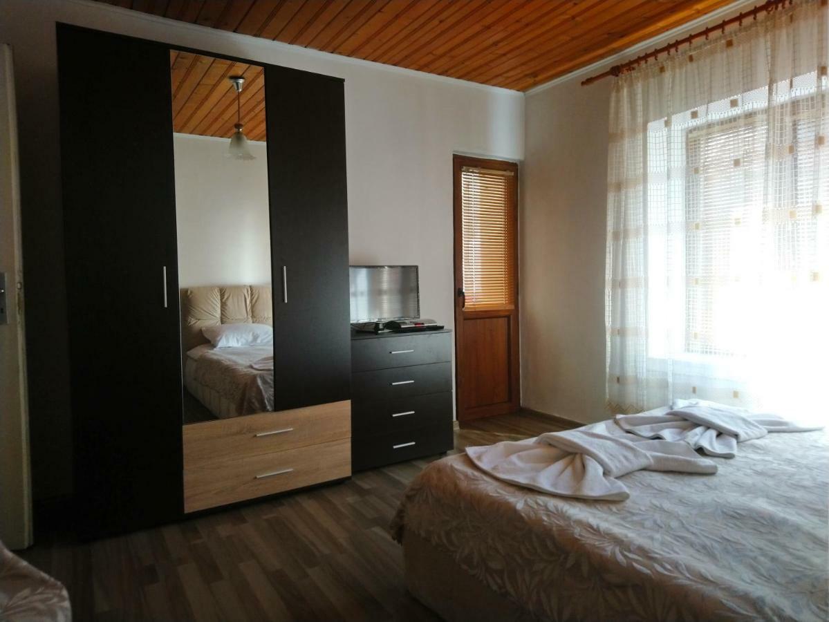Guest House Emmy Trigrad Bagian luar foto